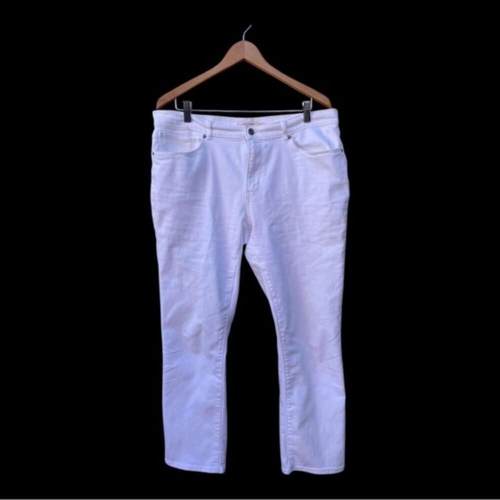Levi's Classic Straight White Denim Jeans Size 33 Women's - Picture 3 of 8